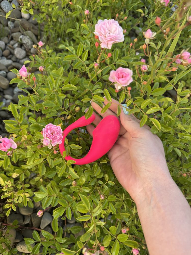 Wibrator Majtkowy Sterowany Aplikacją i Pilotem – Różowy Masażer dla Par