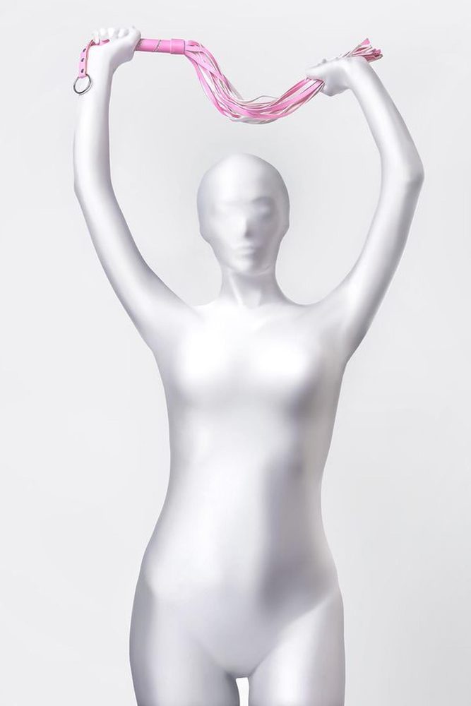 Pejcz zamszowy Anonymo różowy 64 cm
