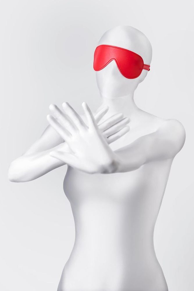 Maska BDSM Anonymo ze skóry PU czerwona 65 cm