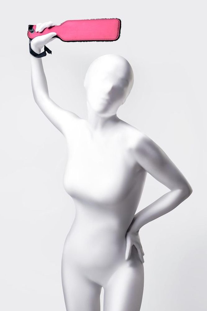 Klapki BDSM poliestrowe Anonymo czerwone 37 cm