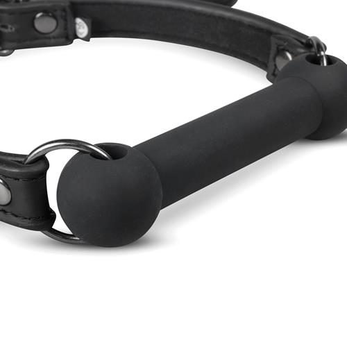 Knebel silikonowy EasyToys bit czarny 56 cm